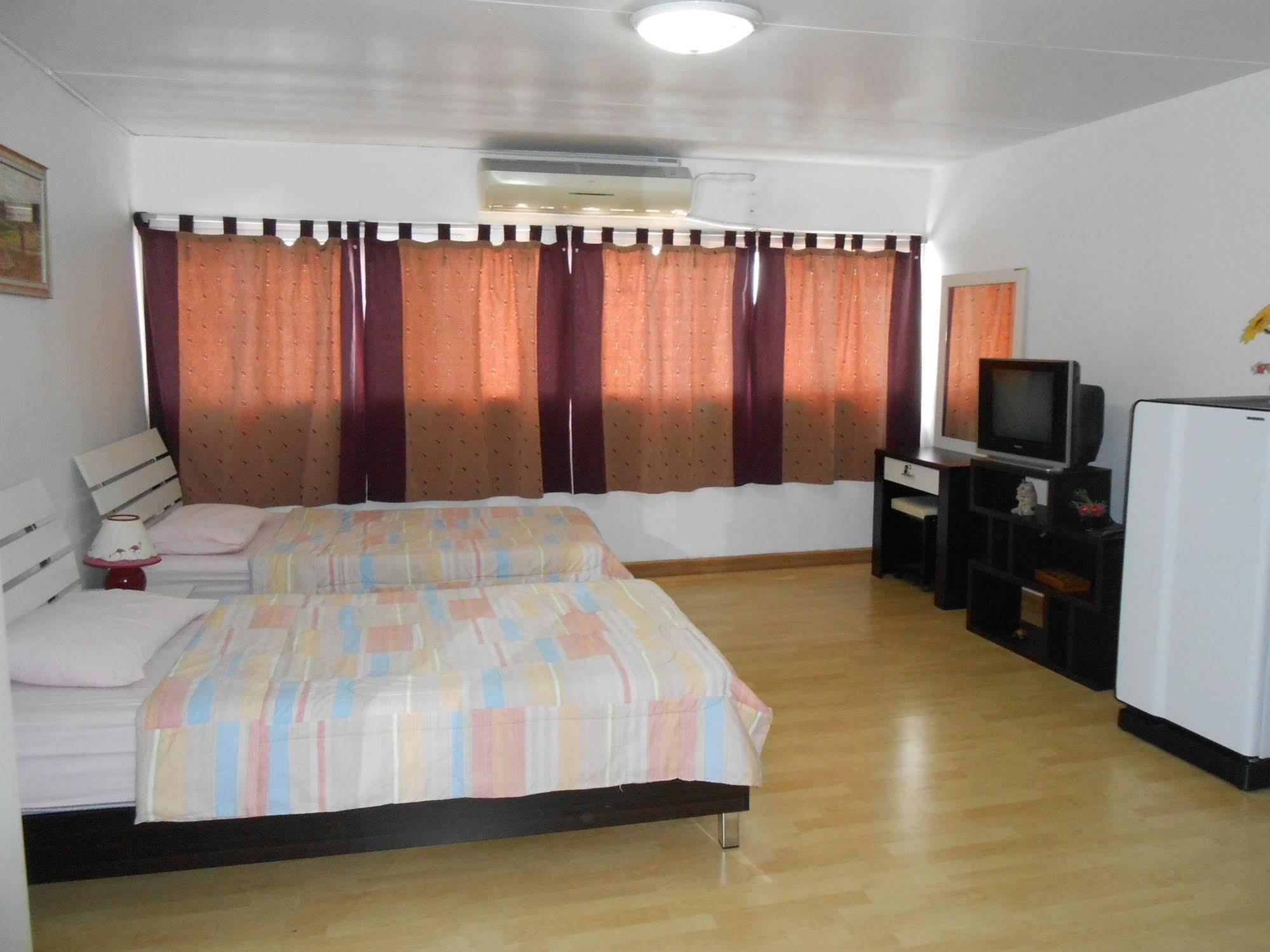 Mt-Room Pak Kret Exteriér fotografie